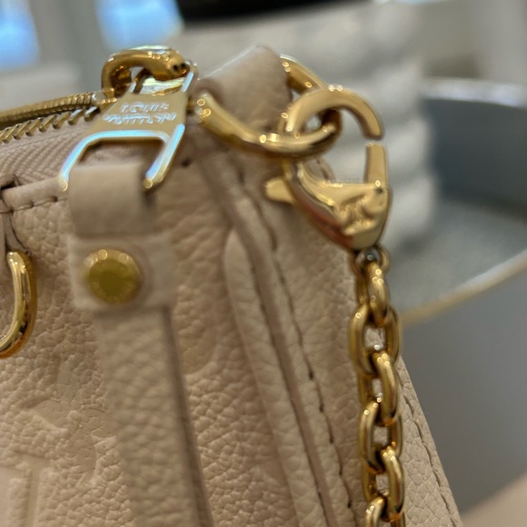 Louis Vuitton Pouchette! - Picture 8 of 15